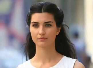 توبا بويوكستون تثير ضجة بصورتها وهي عارية